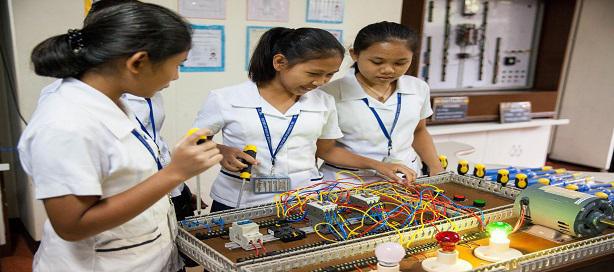 Formation dans les filières science, technologie, ingénierie et mathématique : Mastercard vise 1 million de filles d’ici 2025