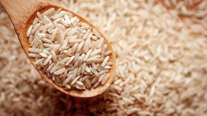 Riz parfumé et riz brisé ordinaire.