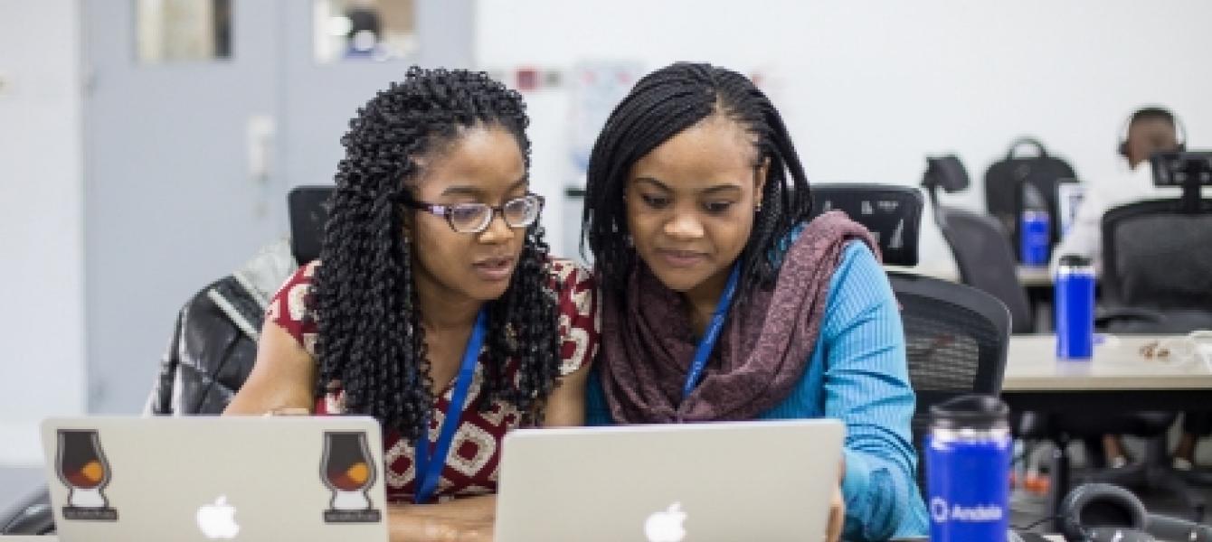 Formation au codage de jeunes filles africaines 