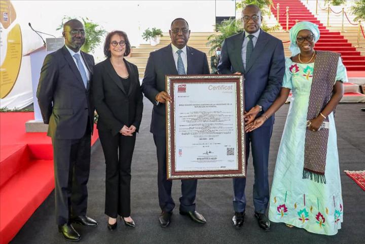 Cérémonie de remise de la certification de la DMG pour sa politique de qualité.