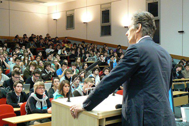 l'intérêt porté aux écoles de commerce résiste en dépit des coûts et de la « grande démission »