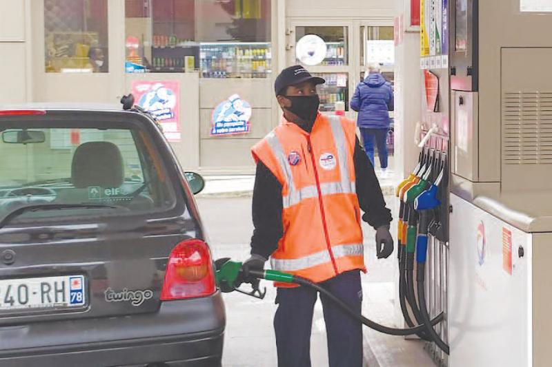 persistance des chocs exogènes : le sénégal poussé à revoir à la hausse le prix à la pompe du supercarburant.