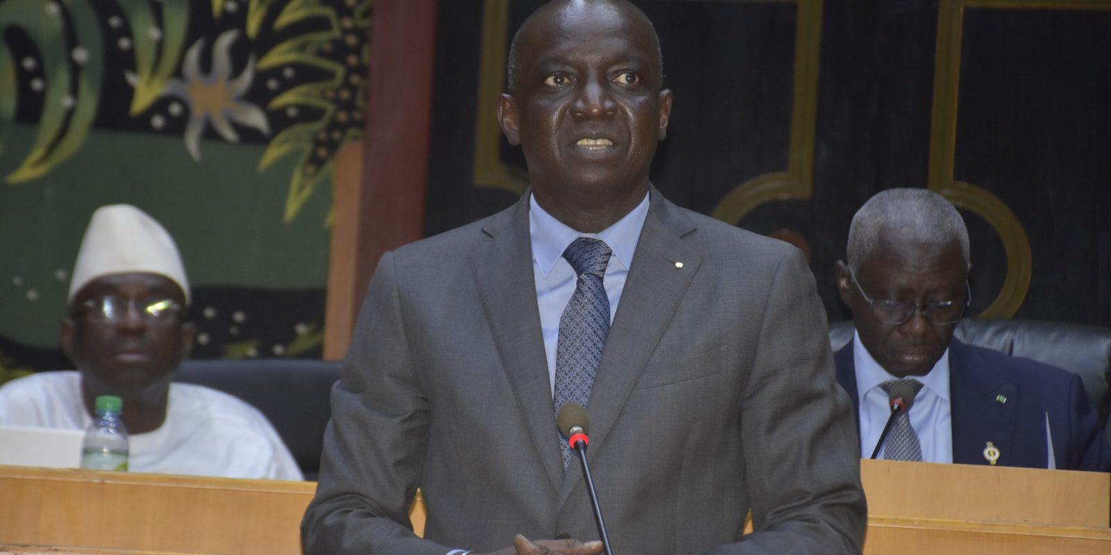 Le ministre sénégalais des Finances et du Budget, Amadou Moustapha Bâ, devant les députés lors de la session de clôture de la session budgétaire 2024..