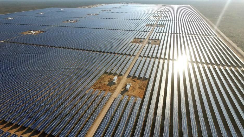 afrique du sud : totalenergies lance la construction d’une centrale solaire de 216 mw associée à un stockage par batterie