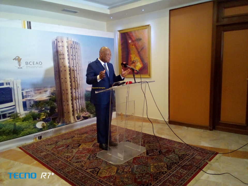 Le président du Comité de politique monétaire de la BCEAO s'exprimant lors d'une conférence de presse après la réunion de cette instance. 