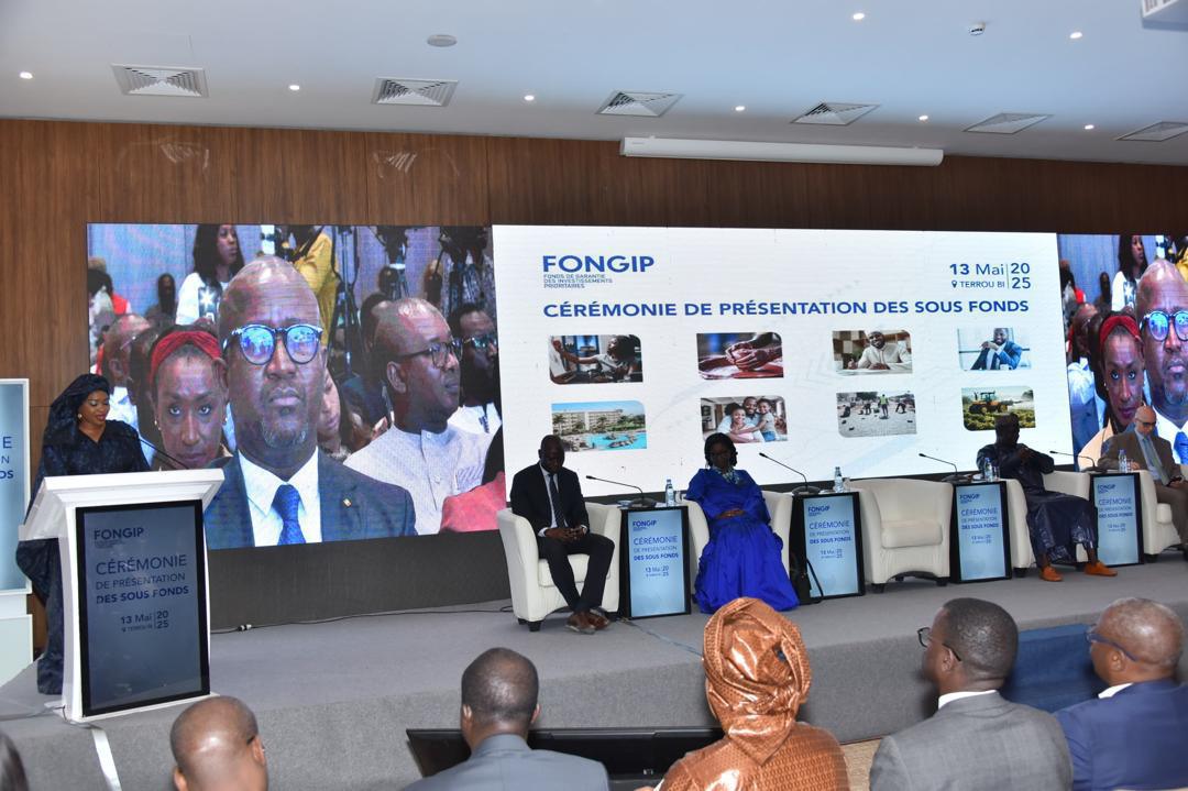 L’administratrice générale, Ndèye Fatou Mbodj, au tribune s'exprimant au cours du lancement des sous-fonds ciblés.