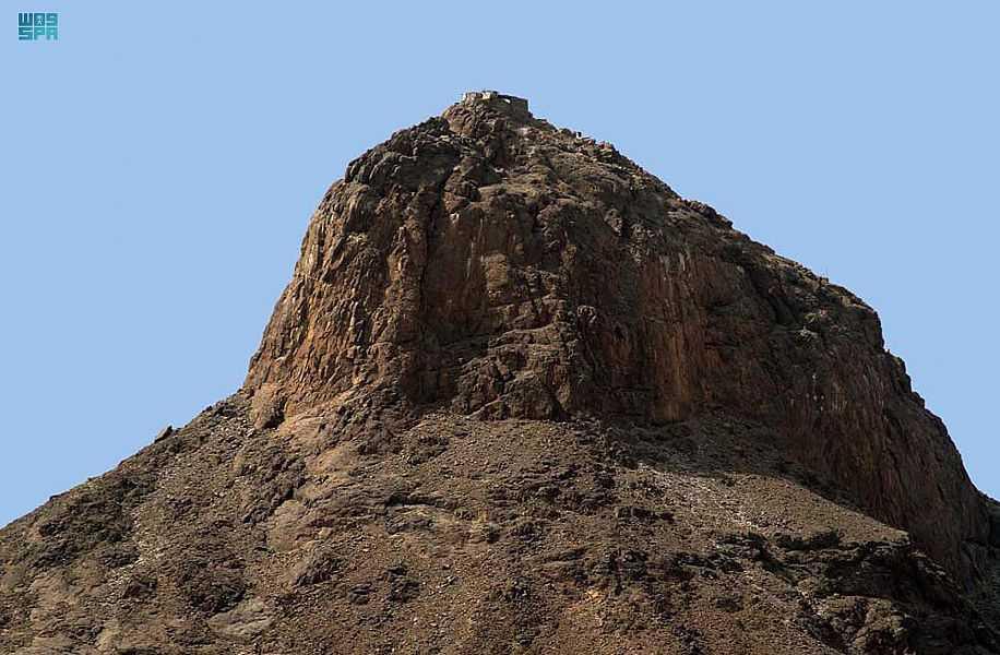 ⛰️ Jabal al-Nour et la Grotte de Hira : Un Lieu Spirituel Unique ⛰️ Jabal al-Nour et la Grotte de Hira : Un Lieu Spirituel Unique
