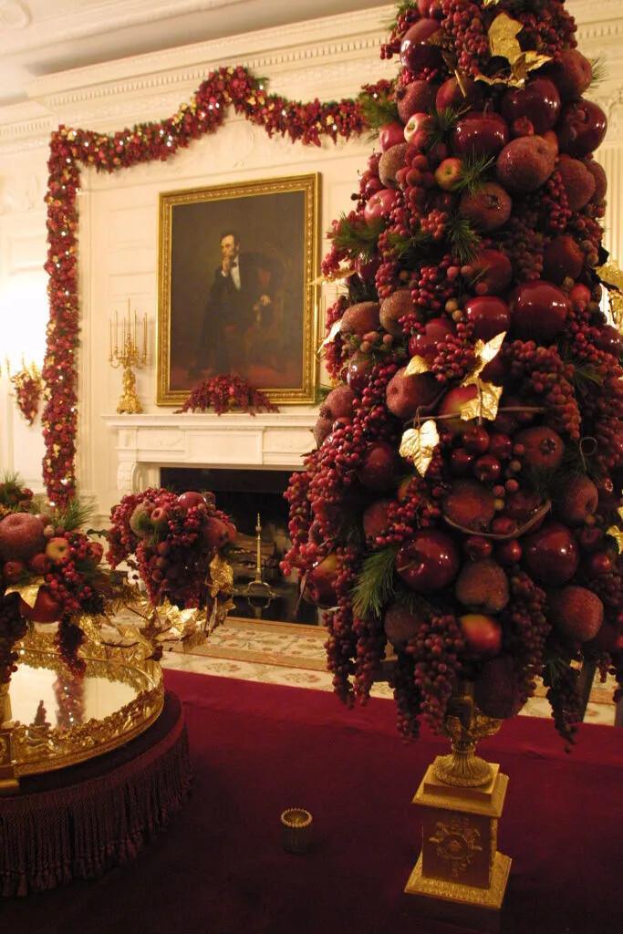 Inside the White House Christmas: What This Year’s Decor Really Says About American Politics