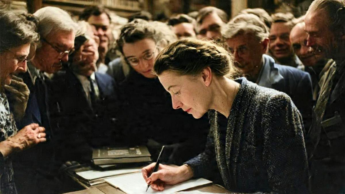 Meet the Philosopher: Simone de Beauvoir Meet the Philosopher: Simone de Beauvoir