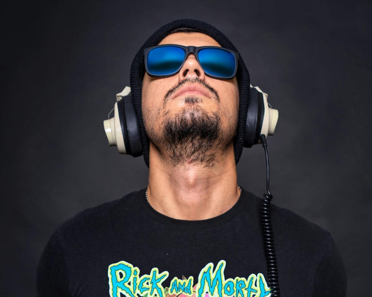 The Science of Vibes: How the Nervous System Reads a Room Before the Mind Does The Science of Vibes: How the Nervous System Reads a Room Before the Mind Does