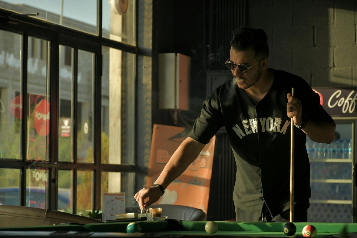 How to Talk Sports at a Bar When You Don’t Follow Sports: A Guide for Staying in the Conversation