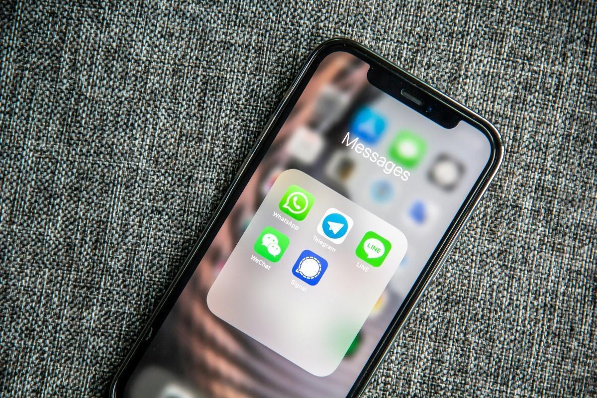 The Unwritten Rules of Sliding Into DMs in 2026