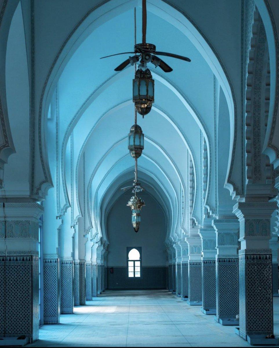 La perle bleue de M'diq : Un joyau architectural méconnu du nord marocain La perle bleue de M'diq : Un joyau architectural méconnu du nord marocain