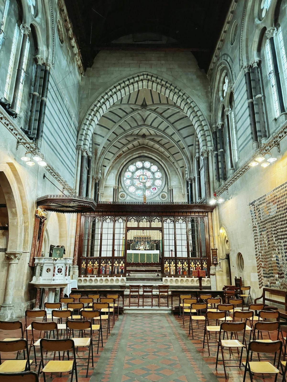 Revue de presse sur les Religions et Spiritualités | La foi en question : Tensions, réflexions et évolutions Revue de presse sur les Religions et Spiritualités | La foi en question : Tensions, réflexions et évolutions