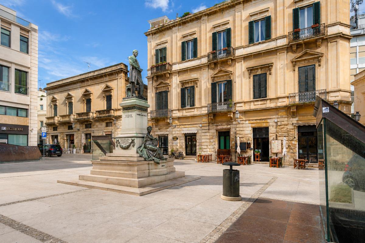 Piazzetta Castromediano Sigismondo