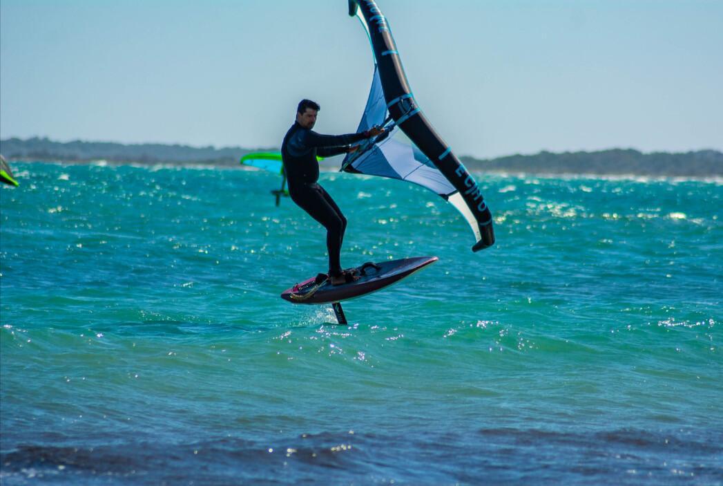 Volare sull’acqua? Sì, con il Wing Foil Volare sull’acqua? Sì, con il Wing Foil