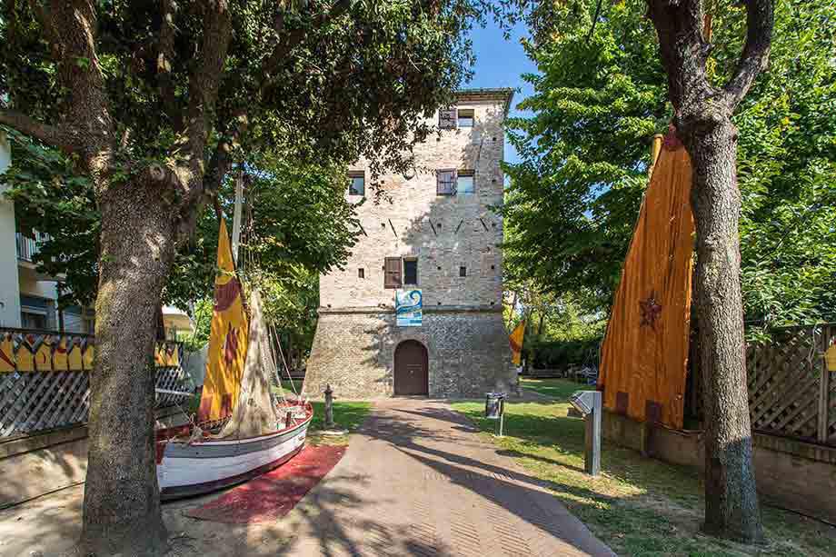 Torre Saracena e Museo delle Conchiglie