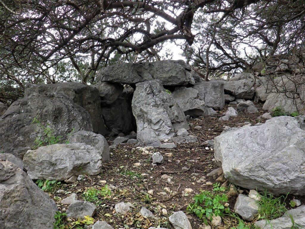 Zona Archeologica di Mura Pregne - Archaeological Area of ​​Mura Pregne