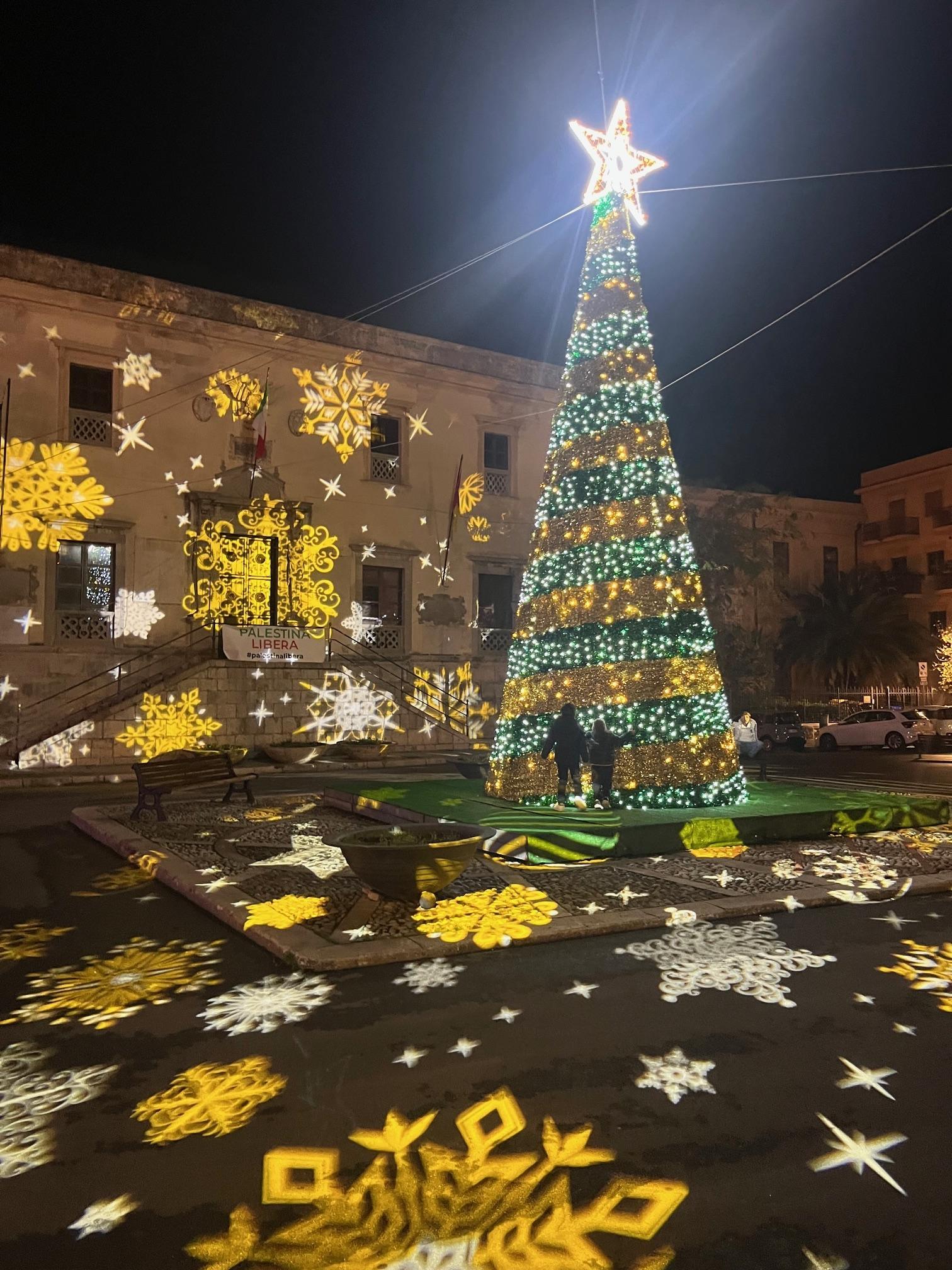1 Dicembre: Luci sul Palazzo di Città