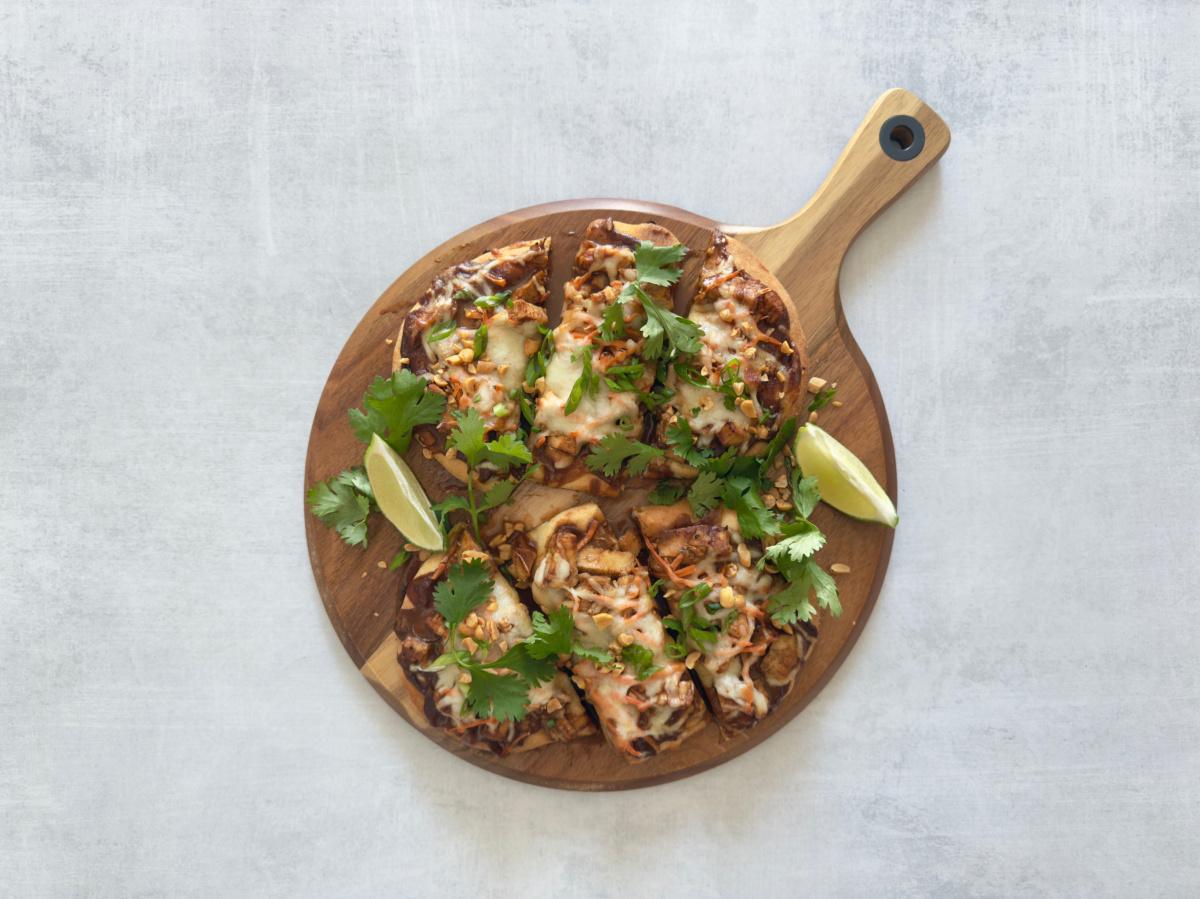Thai Peanut Chicken Flatbread Pizzas Thai Peanut Chicken Flatbread Pizzas