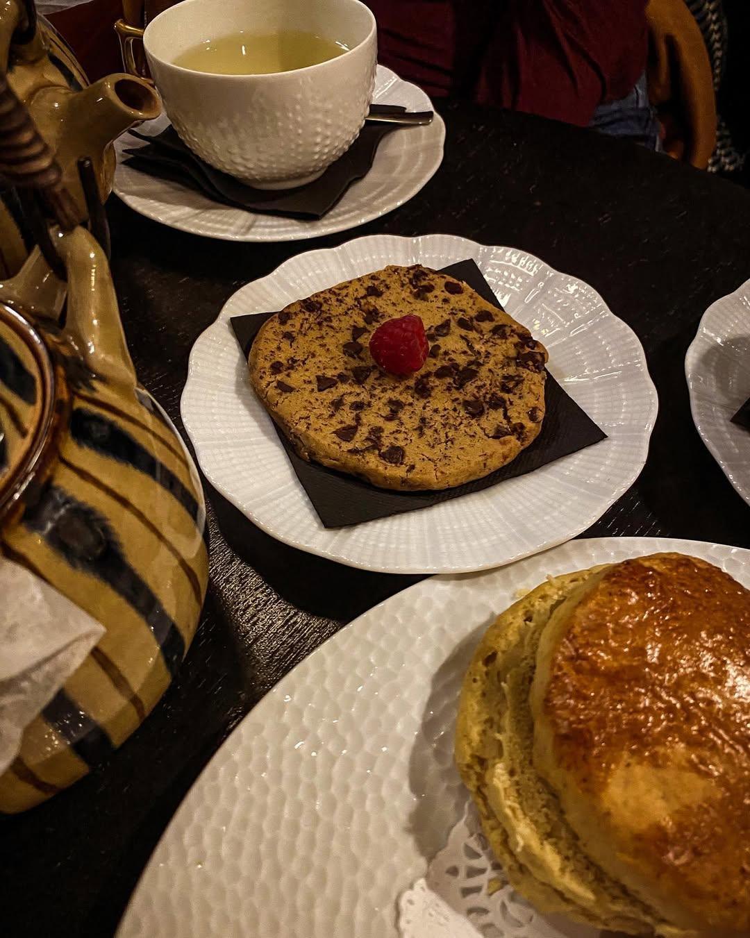 La Diplomate