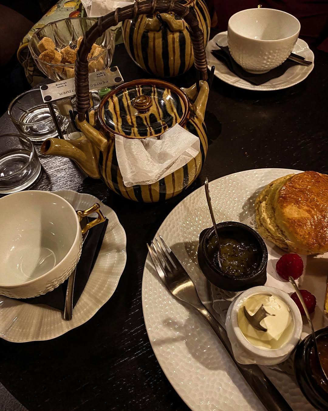 La Diplomate