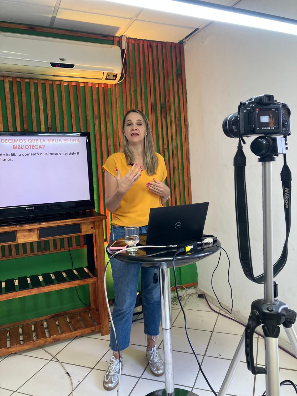 ESCUELA BÍBLICA ESCUELA BÍBLICA