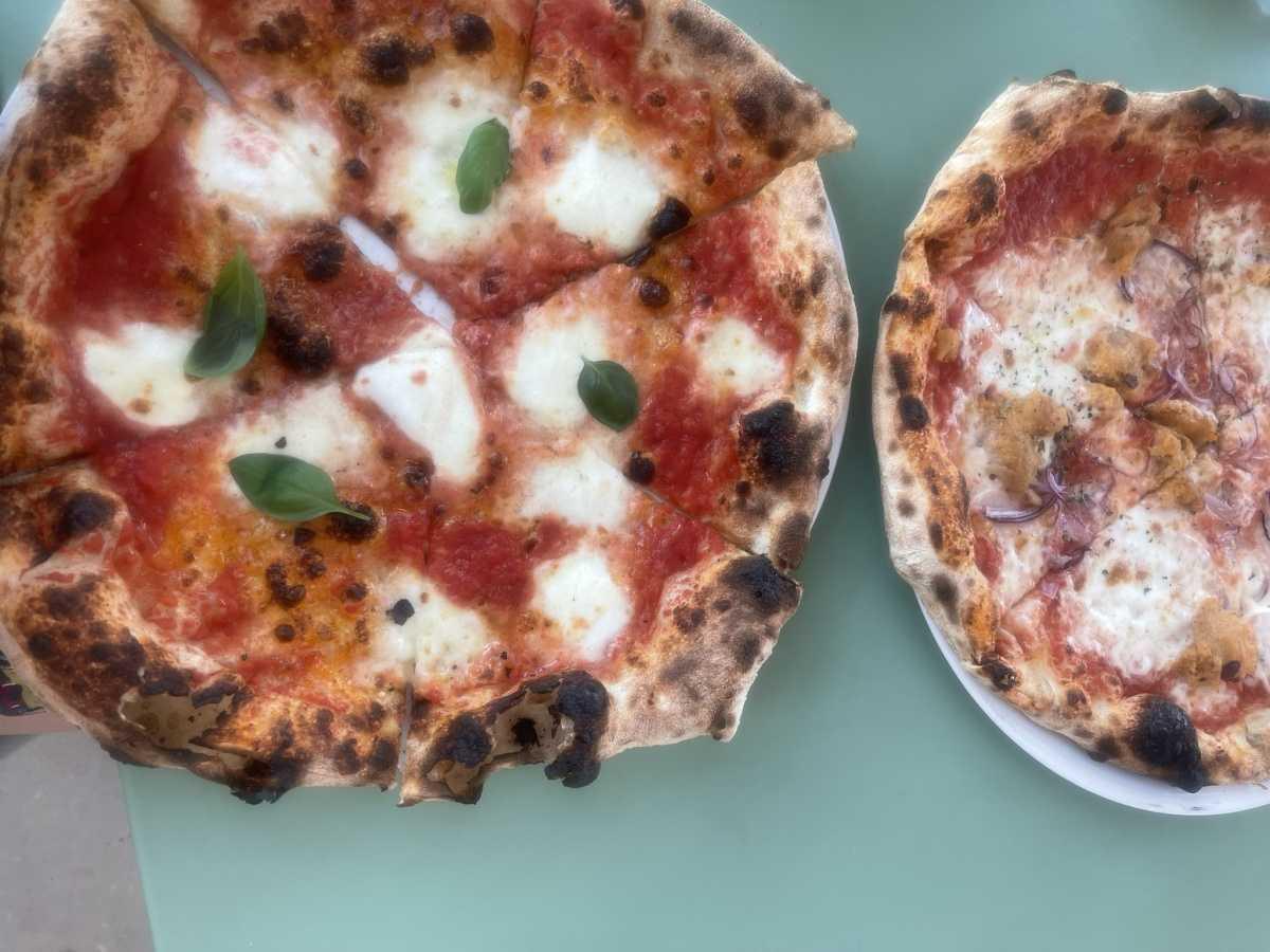 What to eat and drink in Ericeira? Meet the best local, delicious snacks, dishes, and drinks that you won't easily resist. 