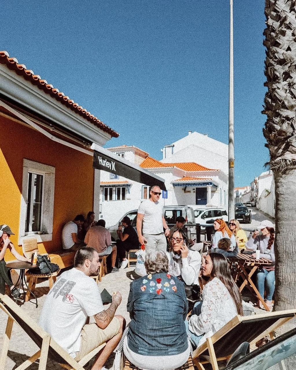 Slow mornings & speciality Coffee in Hurley Surf Club Ericeira 