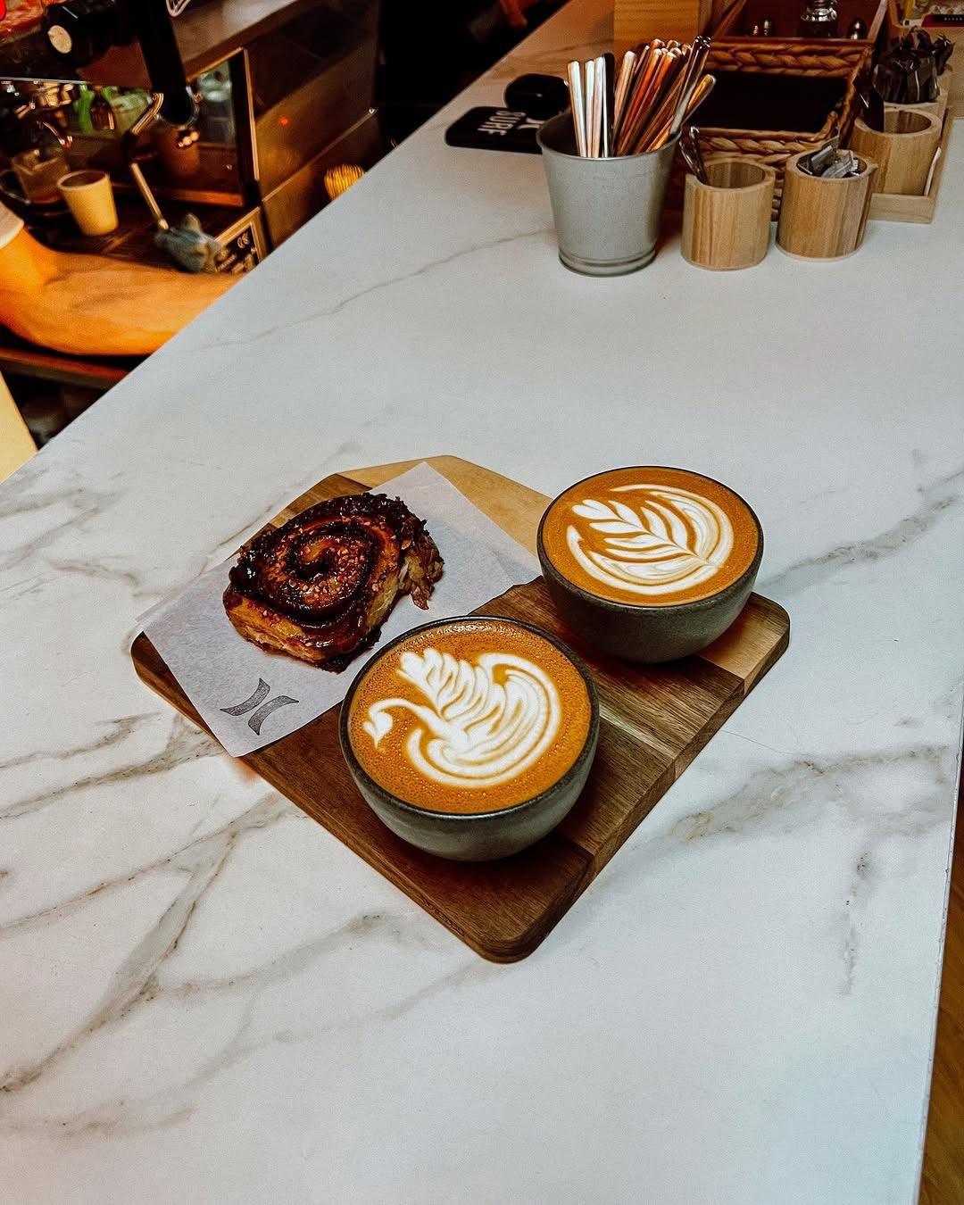 Slow mornings & speciality Coffee in Hurley Surf Club Ericeira 