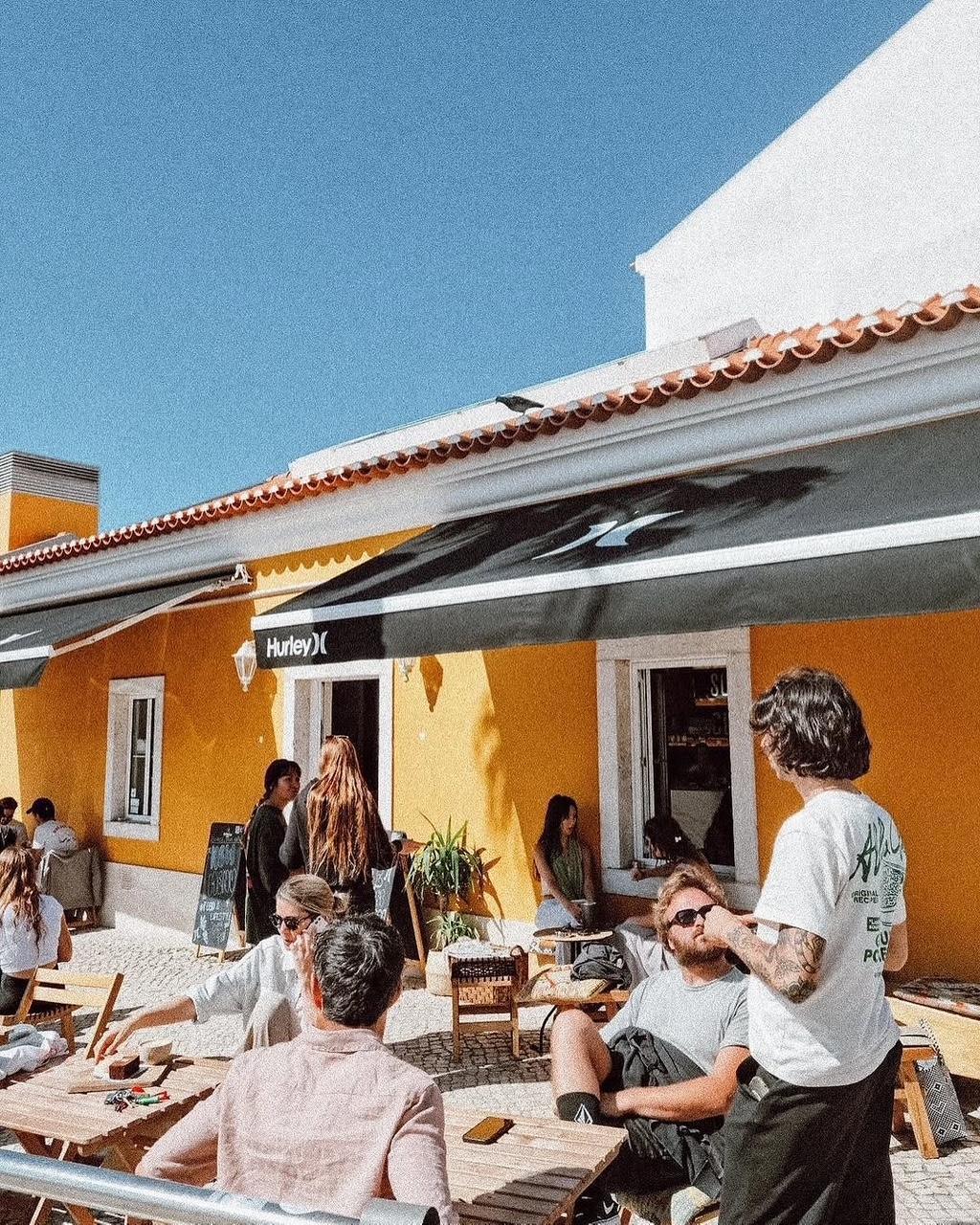 Slow mornings & speciality Coffee in Hurley Surf Club Ericeira 