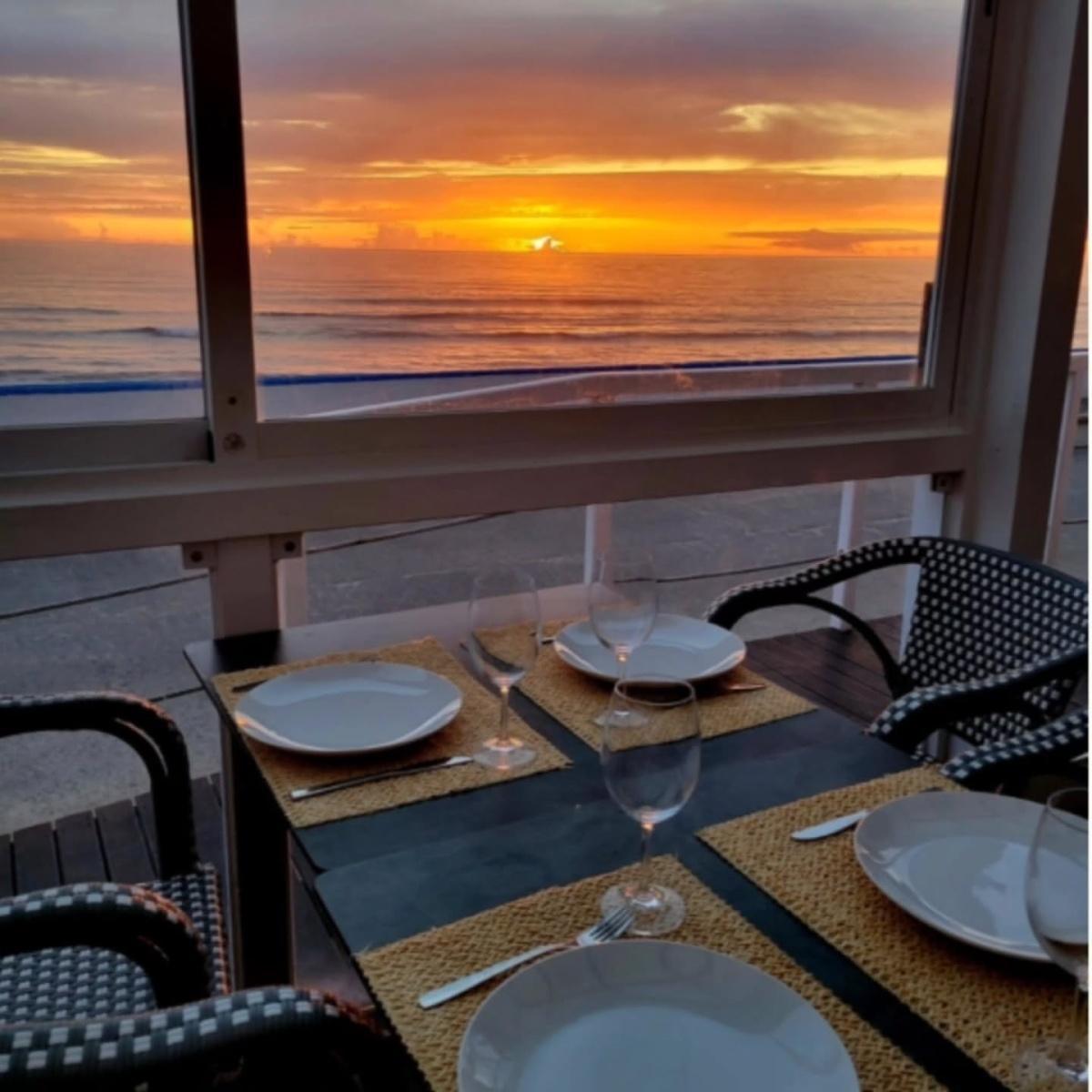 Language tasting at Tábuas Beach Bar