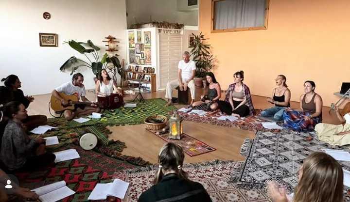 Kirtan ๐A L M A S H A L A Y O G A Kirtan ๐A L M A S H A L A Y O G A