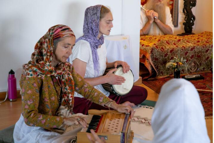 Kirtan at Ashram Ram Dass Guru Kirtan at Ashram Ram Dass Guru