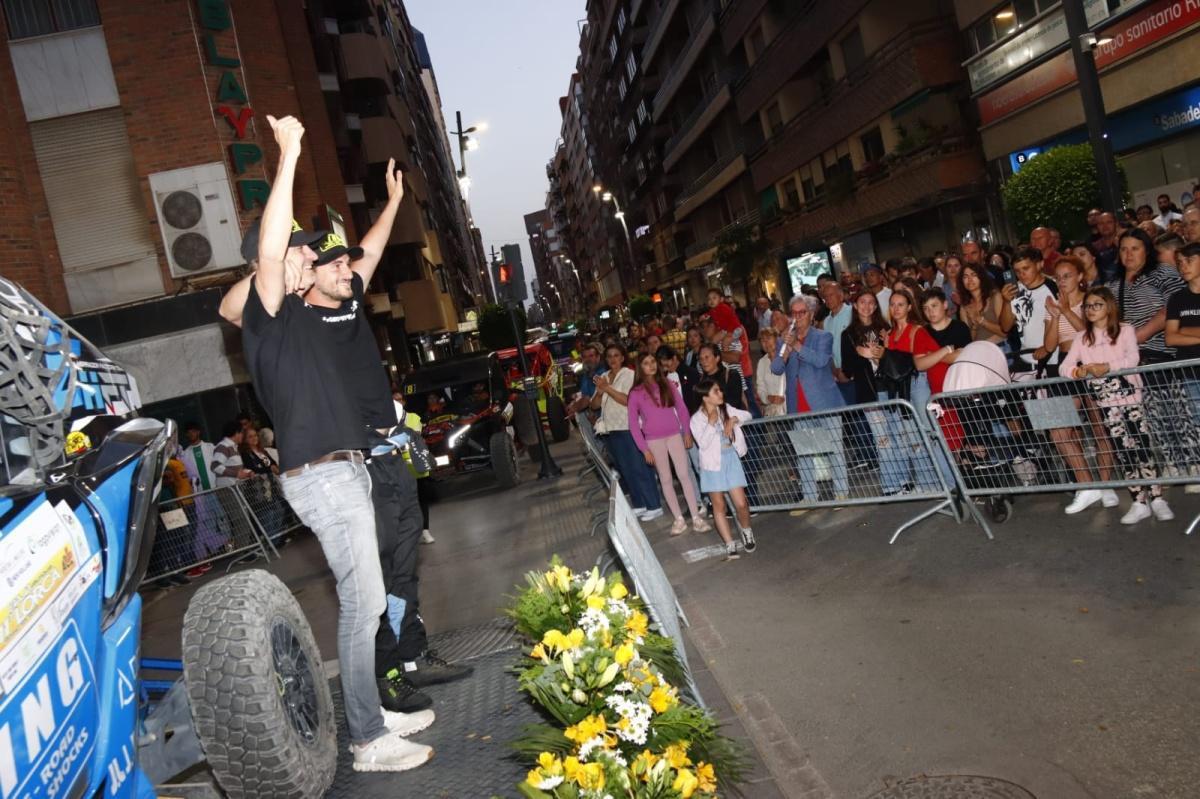 Baño de masas en Lorca Baño de masas en Lorca