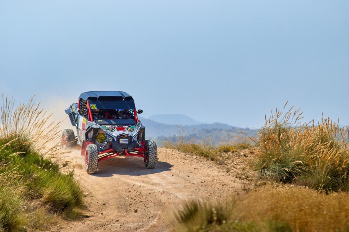 Espectacular ceremonia de salida con Rodríguez-Rodríguez al frente de la prólogo Espectacular ceremonia de salida con Rodríguez-Rodríguez al frente de la prólogo