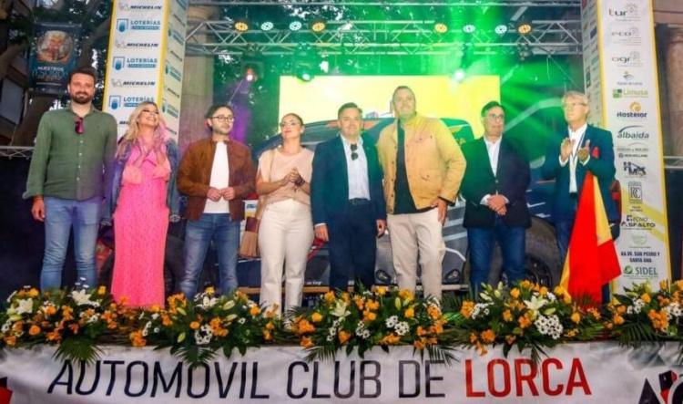 Baño de masas en Lorca