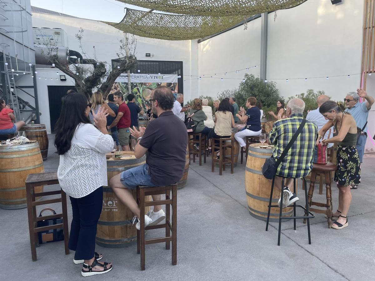 Tardeos en la Coop: cata de vinos + concierto al aire libre