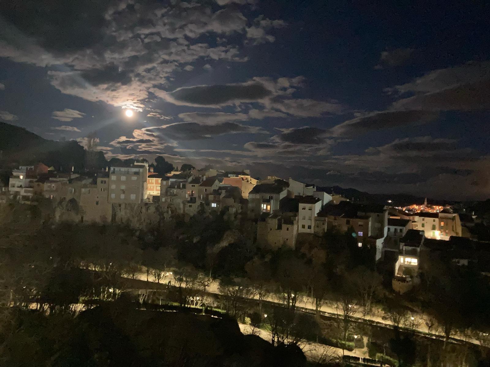 Viver. Luna de nieve