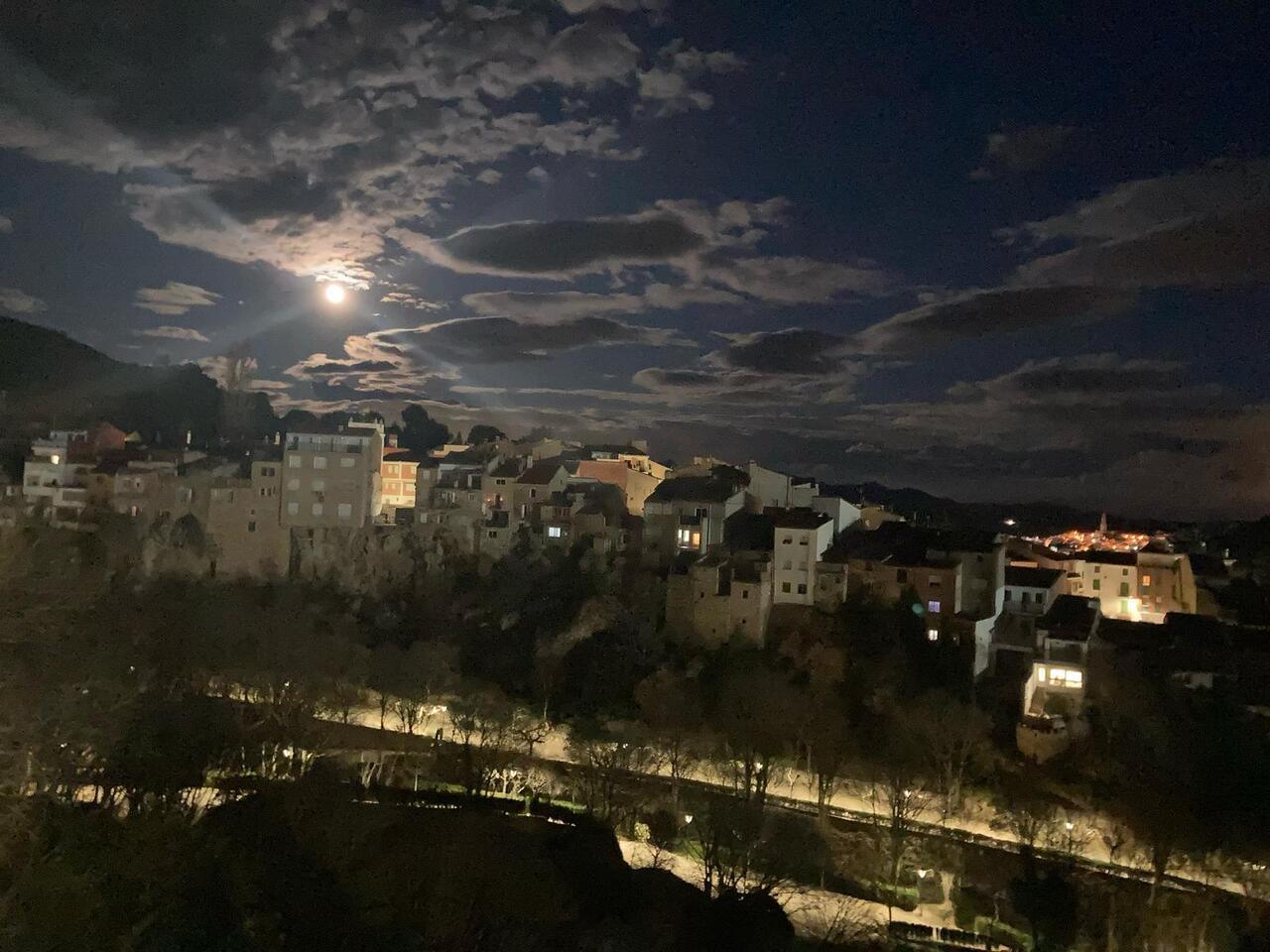 Viver. Luna de nieve