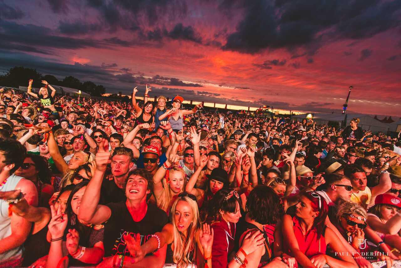 Festival-sunsets-lifestyle-photography-00002