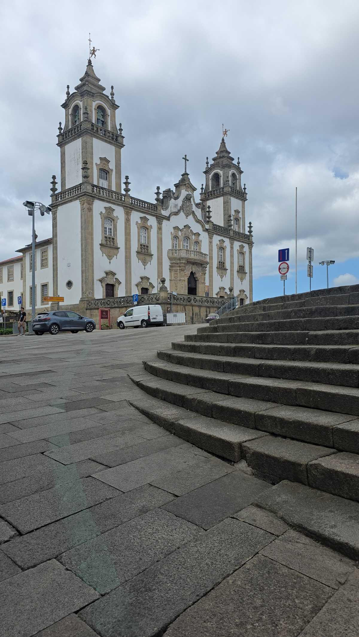 Viseu : Le cœur du Portugal, entre traditions, douceur de vivre et souvenirs de famille 🇵🇹 Viseu : Le cœur du Portugal, entre traditions, douceur de vivre et souvenirs de famille 🇵🇹