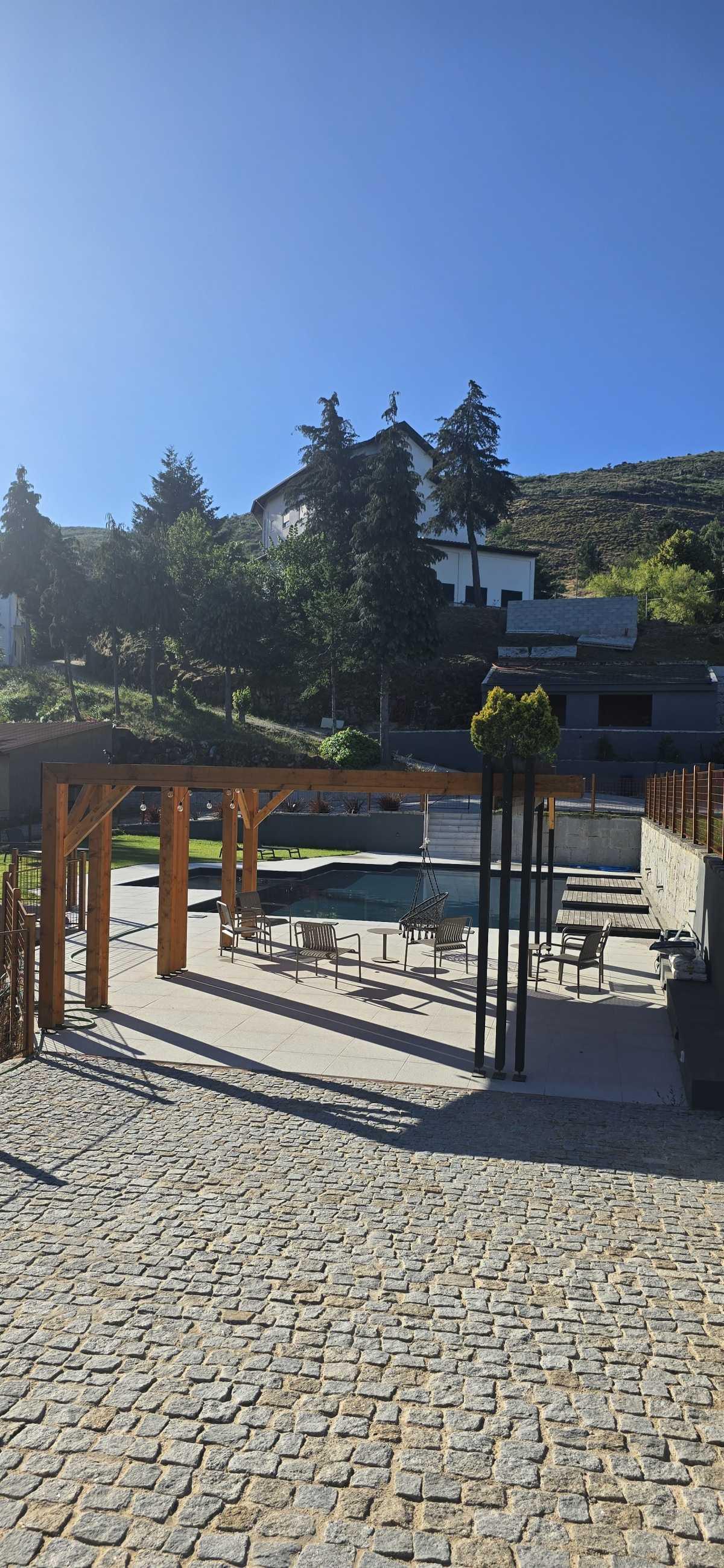 Maison de Seia – Airbnb : Un havre de paix au cœur de la nature pour explorer la Serra da Estrela 🏡🌲