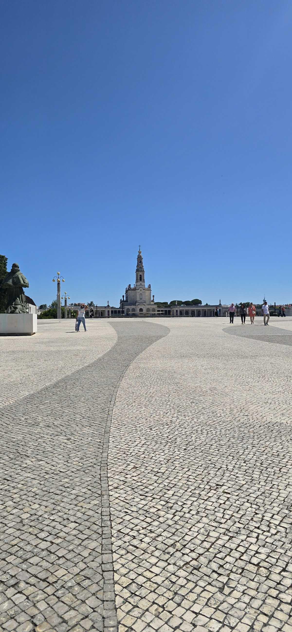 Sanctuaire de Fátima : Un lieu de paix et de lumière au cœur du Portugal ✨🙏 Sanctuaire de Fátima : Un lieu de paix et de lumière au cœur du Portugal ✨🙏