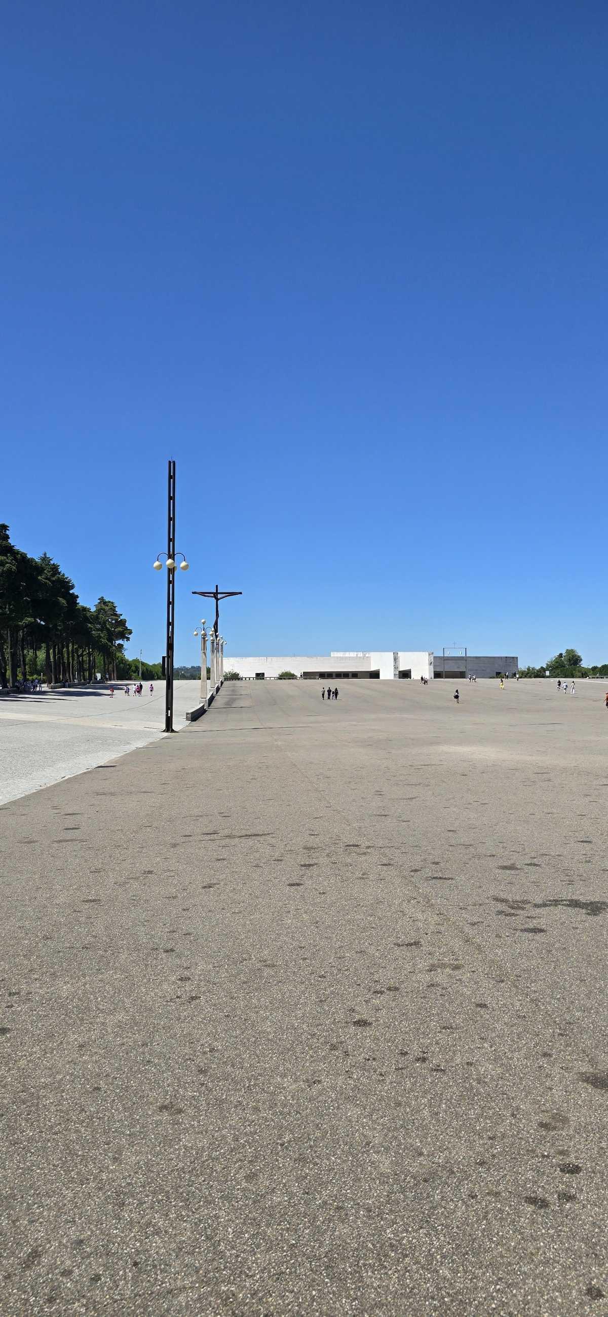 Sanctuaire de Fátima : Un lieu de paix et de lumière au cœur du Portugal ✨🙏