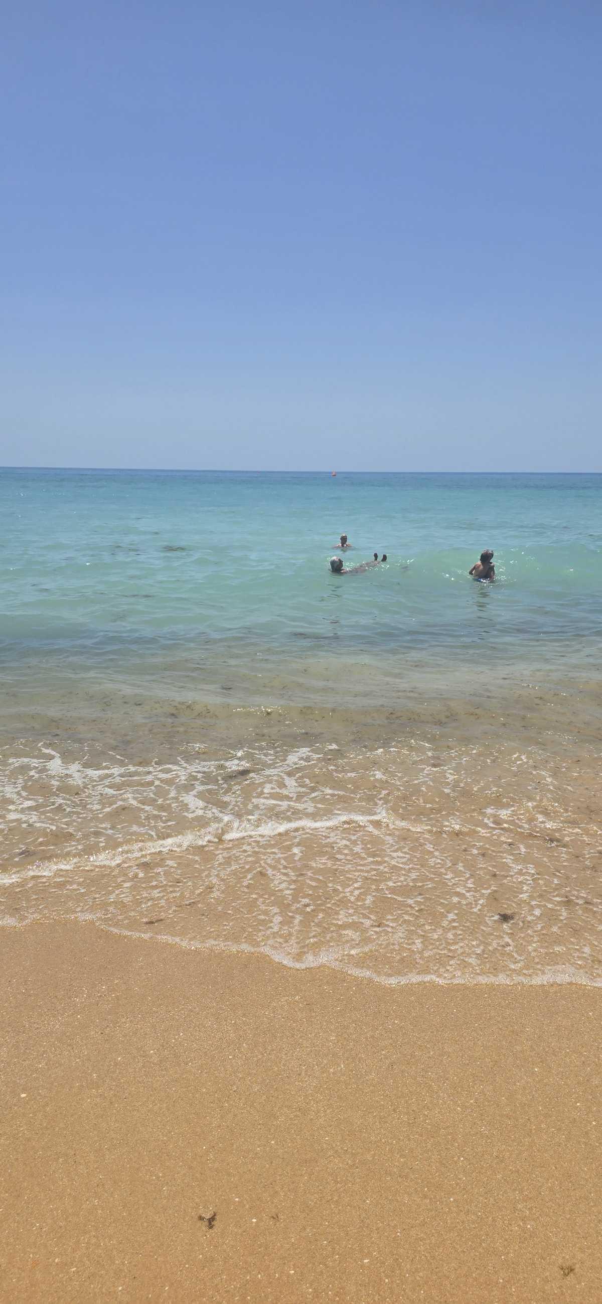 Praia da Galé (Algarve) : Sable doux et ambiance familiale au bord de l’océan 🌞 Praia da Galé (Algarve) : Sable doux et ambiance familiale au bord de l’océan 🌞
