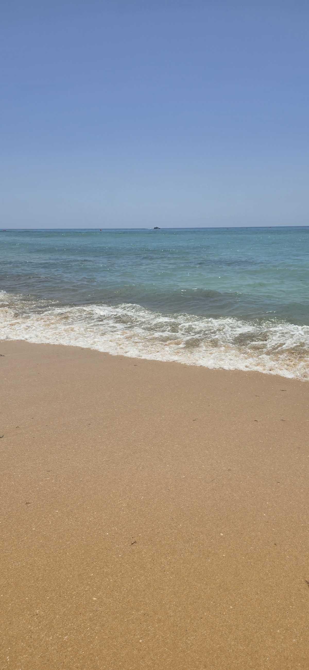Praia da Galé (Algarve) : Sable doux et ambiance familiale au bord de l’océan 🌞 Praia da Galé (Algarve) : Sable doux et ambiance familiale au bord de l’océan 🌞