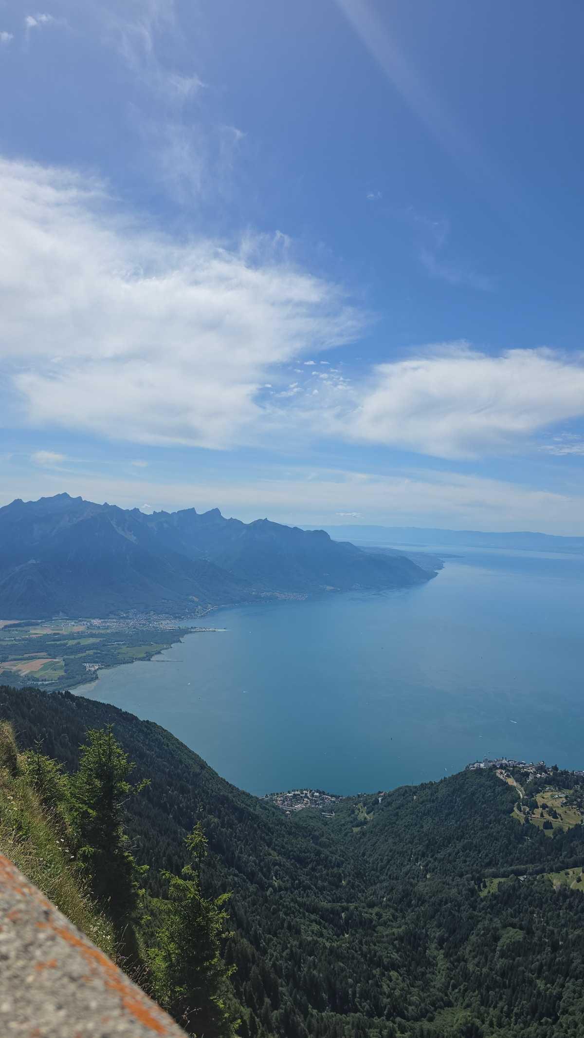 Rochers de Naye : Le sommet panoramique qui surplombe le Léman et les Alpes suisses 🇨🇭🏔️