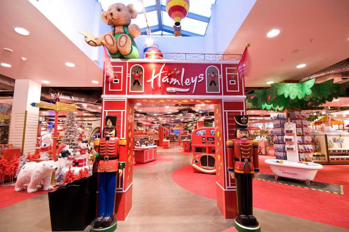 Hamleys London (Régent Street) : Le paradis du jouet… où l’on crée sa propre peluche 🧸✨ Hamleys London (Régent Street) : Le paradis du jouet… où l’on crée sa propre peluche 🧸✨