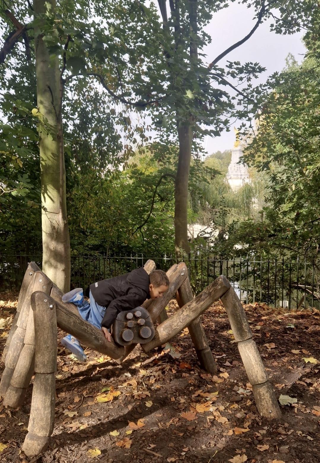St James’s Park (Londres) : Pause nature & écureuils en famille après la relève de la garde 🌿🐿️